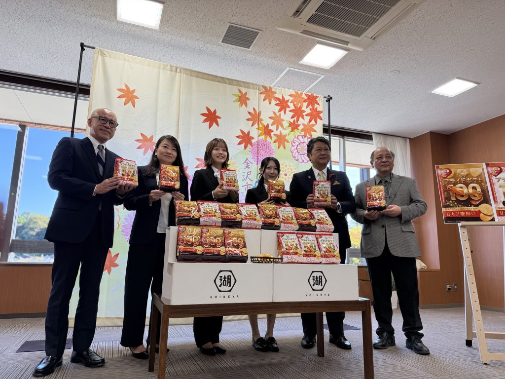 湖池屋様との社会共創プロジェクトで本学学生考案のデザインが商品化されました